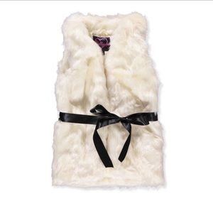 ▪️HP/Snowday Faux Fur Belted Vest/Ivory